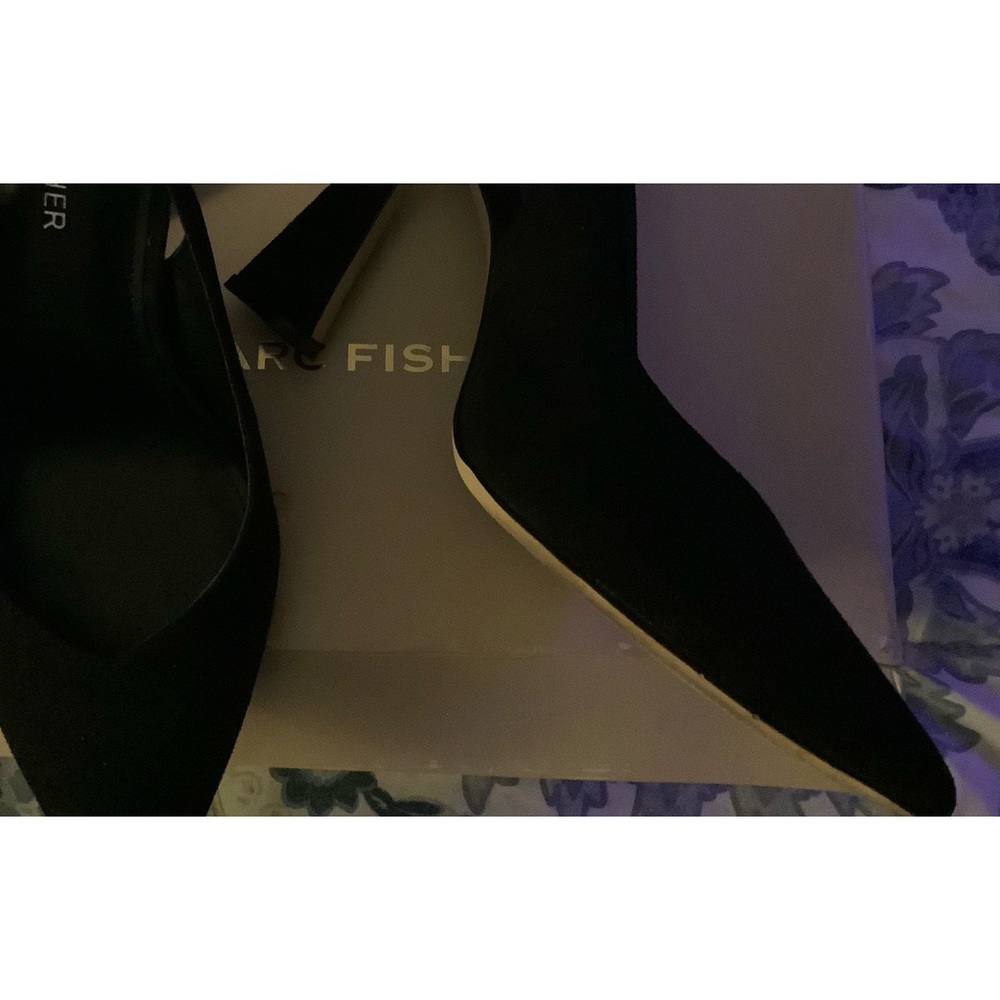 Marc Jacob black sling back.